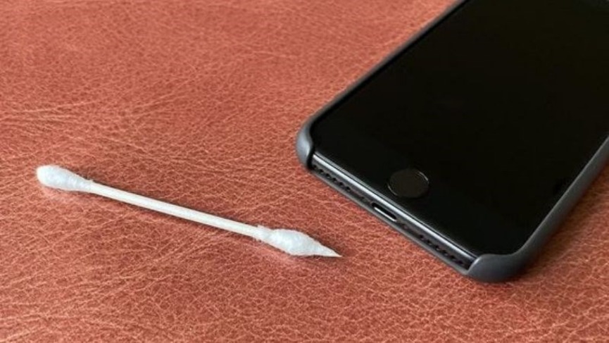 vệ sinh màn loa iphone