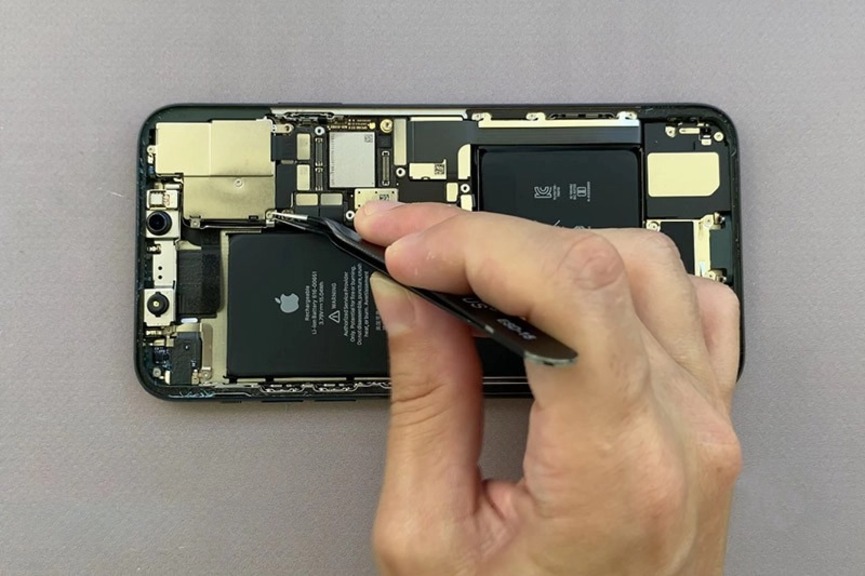 Dấu hiệu nên thay main iPhone 15