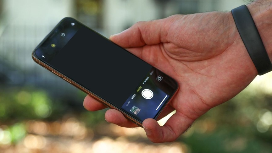 Dấu hiệu cần thay camera trước iPhone 13