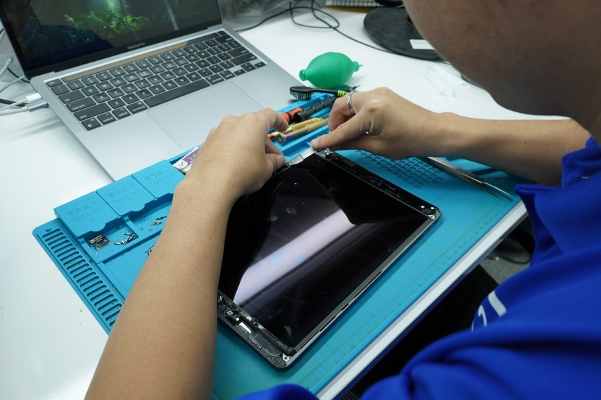 Khi nào cần thay kính và thay màn hình iPad?
