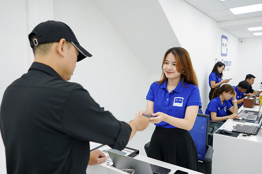thay pin iphone 15 tại care center
