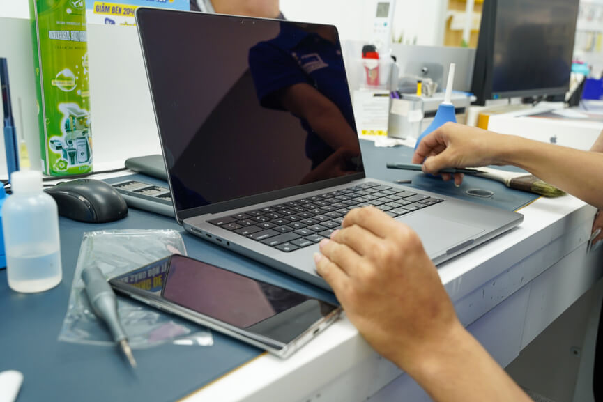 Lưu ý khi thay pin MacBook Pro 2017 13 inch