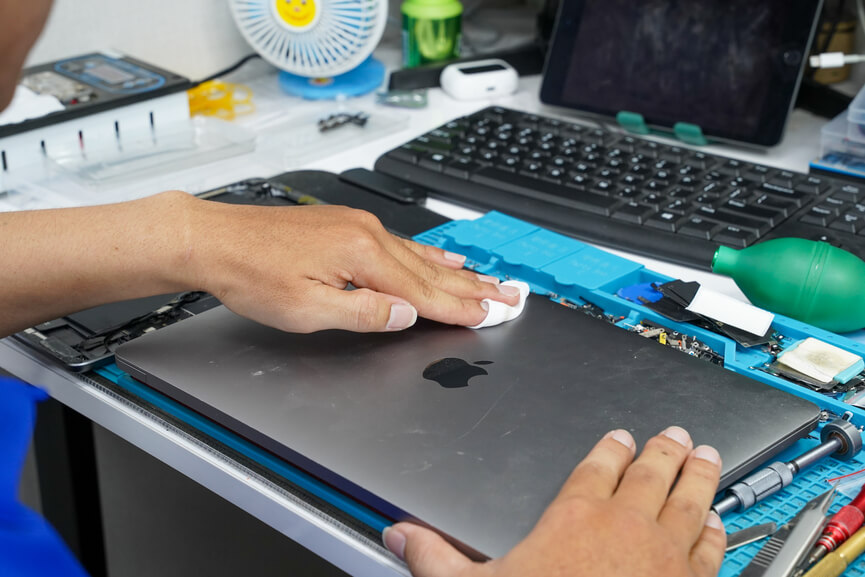 Địa chỉ vệ sinh MacBook uy tín, chất lượng