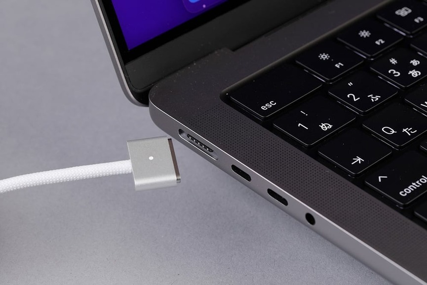 Cách sử dụng MacBook Air tránh pin chai nhanh