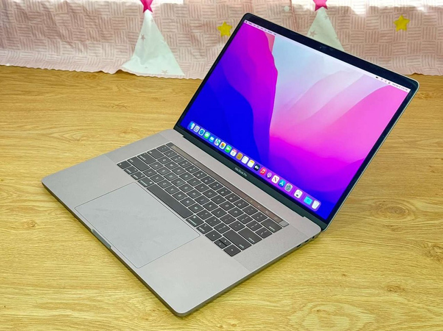 Thay màn hình MacBook Pro 2018 – 2020