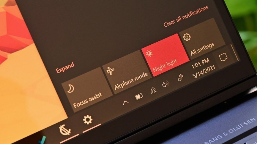 Màn hình hiển thị các vùng màu xanh, đỏ, tím hoặc vàng