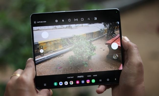 camera samsung z fold5 bị mờ