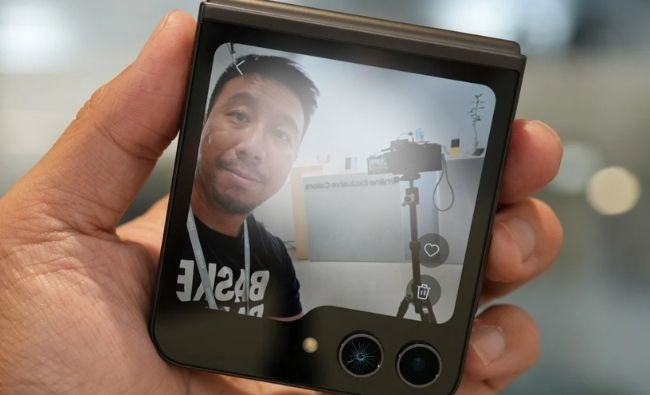 camera samsung z flip5 bị mờ