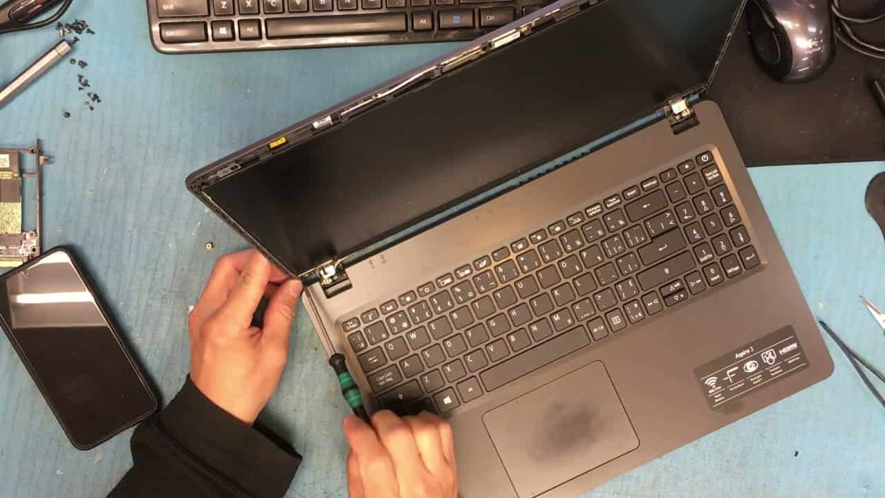 C&oacute; n&ecirc;n tự sửa bản lề laptop lenovo tại nh&agrave;