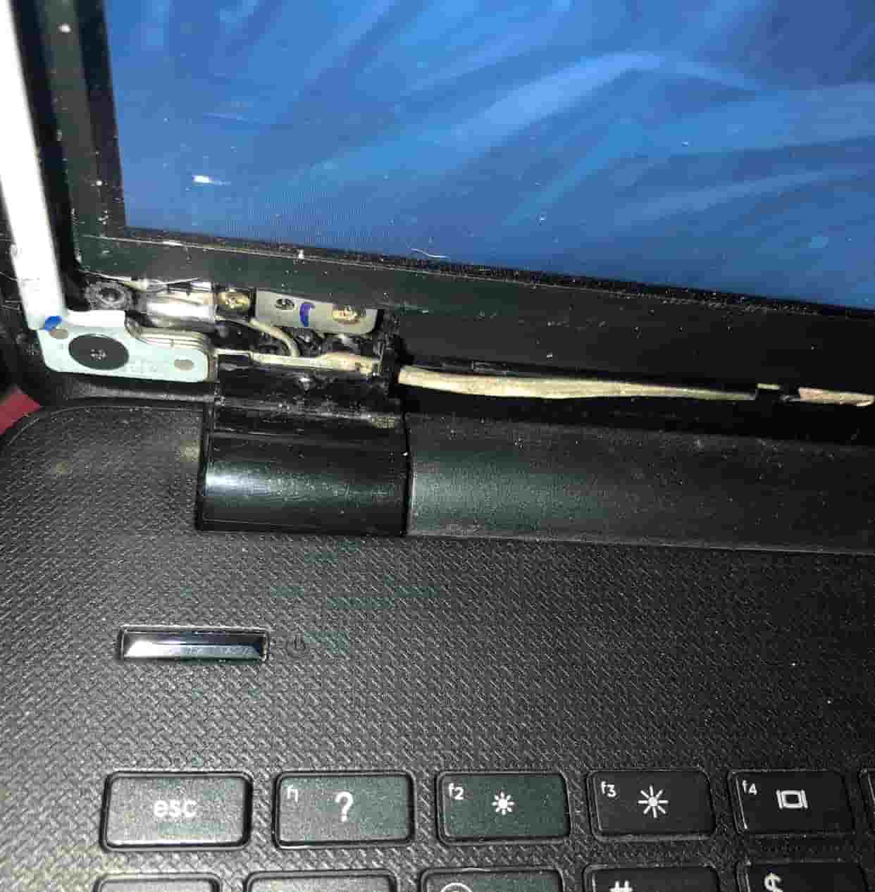 khi n&agrave;o cần thay bản lề laptop hp